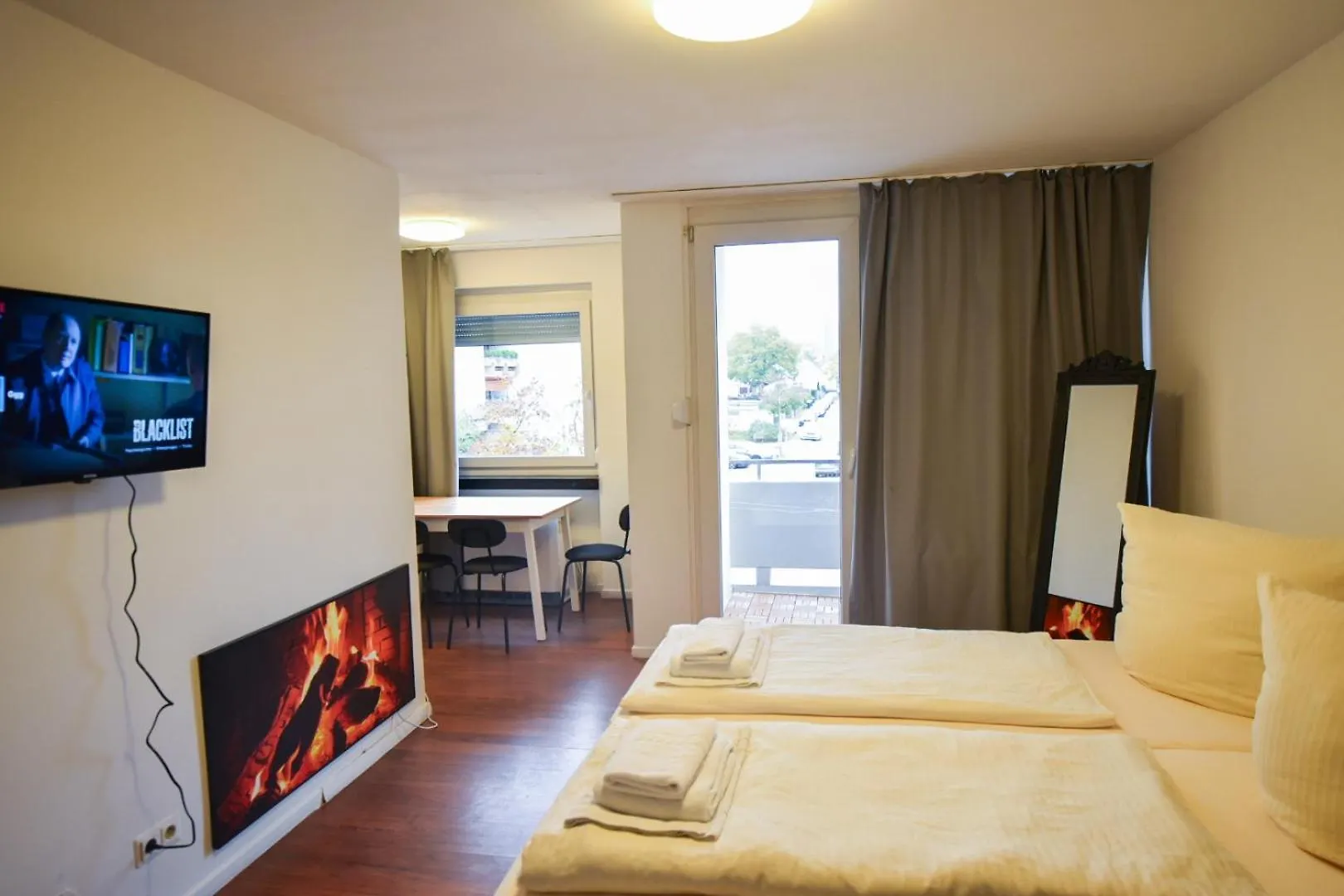 Hotel Im Natur Mit Eigene Kueche Bad Balkon Parkplatz Netflix Nürnberg