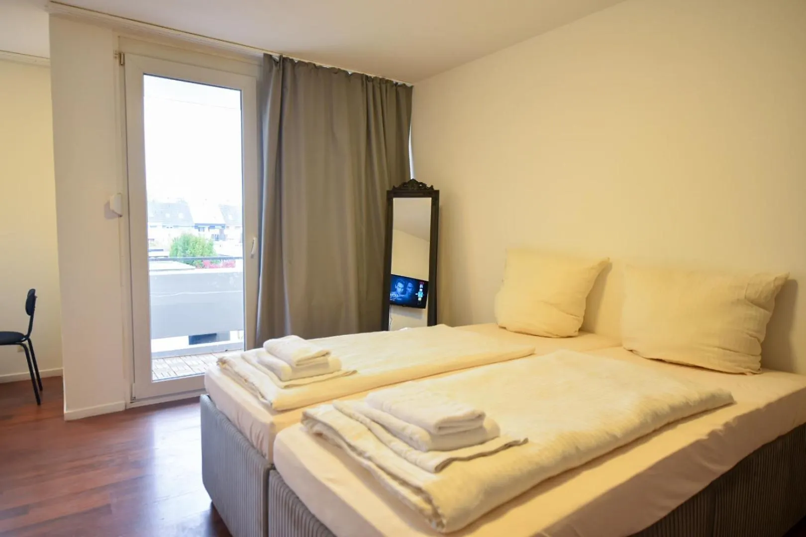 Apartment Hotel Im Natur Mit Eigene Kueche Bad Balkon Parkplatz Netflix Nuremberg
