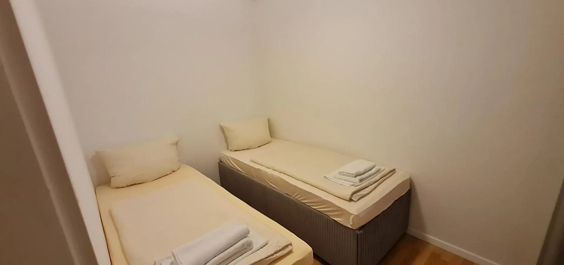 Hotel Im Natur Mit Eigene Kueche Bad Balkon Parkplatz Netflix Norymberga Niemcy
